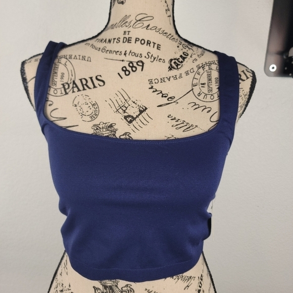 Free People M/L Scoop Neck Crop Top In Navy Blue NEW - Picture 2 of 7